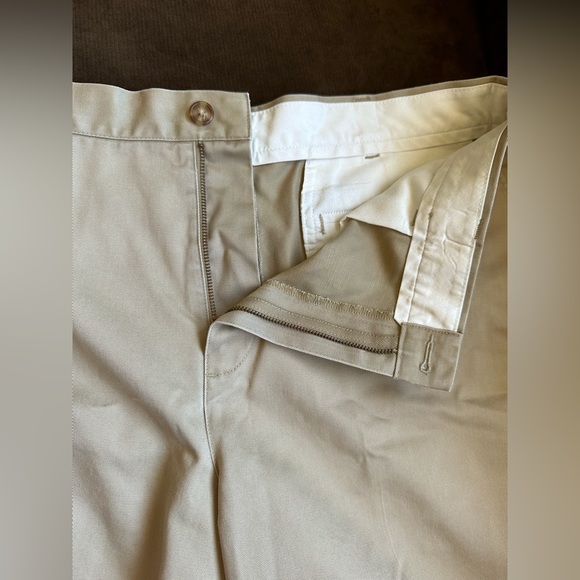 L.L.Bean Natural Fit Kaki Brown Shorts 100 % Cotton Sz 38 Pockets Thick Material - Picture 6 of 13